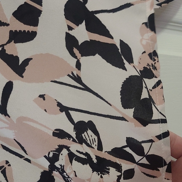 Forever 21 Abstract Floral Blouse - Picture 4 of 7